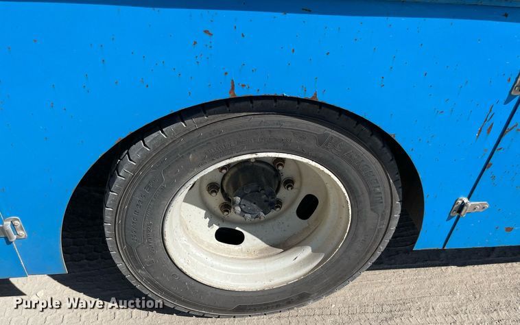 image for item DM0373 2001 International 4700  flatbed truck