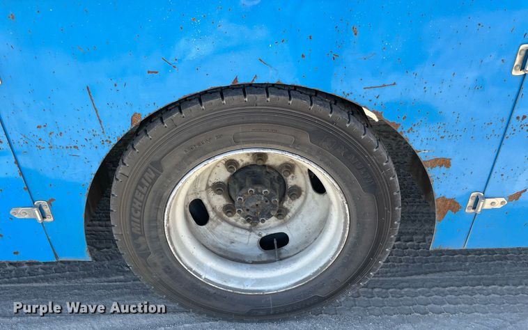 image for item DM0373 2001 International 4700  flatbed truck