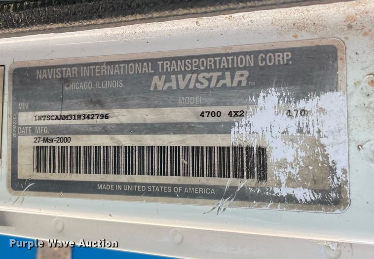 image for item DM0373 2001 International 4700  flatbed truck