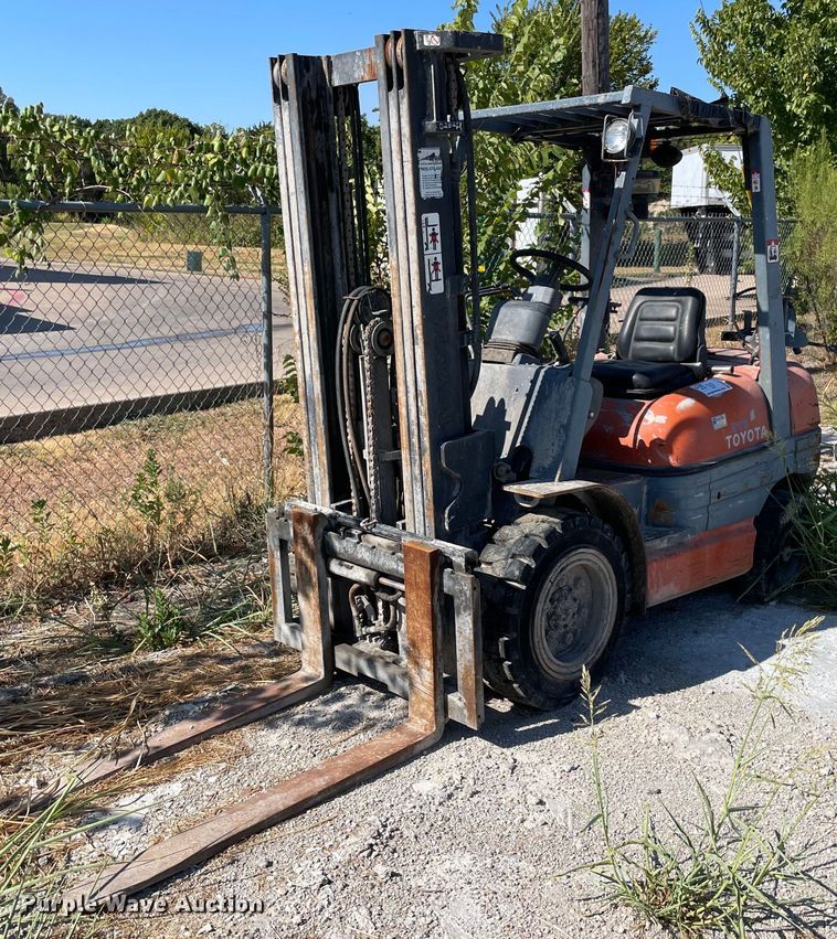 image for item DM0375 Toyota 02-6FGU30  forklift