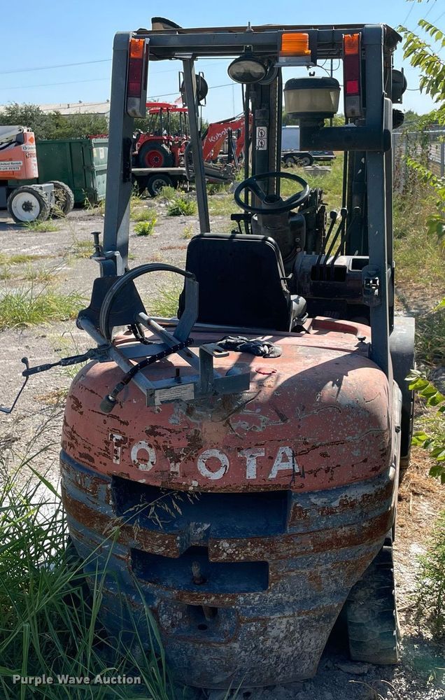 image for item DM0375 Toyota 02-6FGU30  forklift