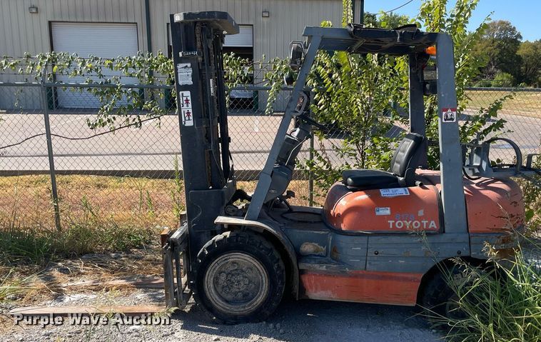 image for item DM0375 Toyota 02-6FGU30  forklift