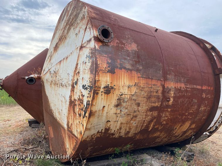image for item DM0381 (2) carbon steel tanks