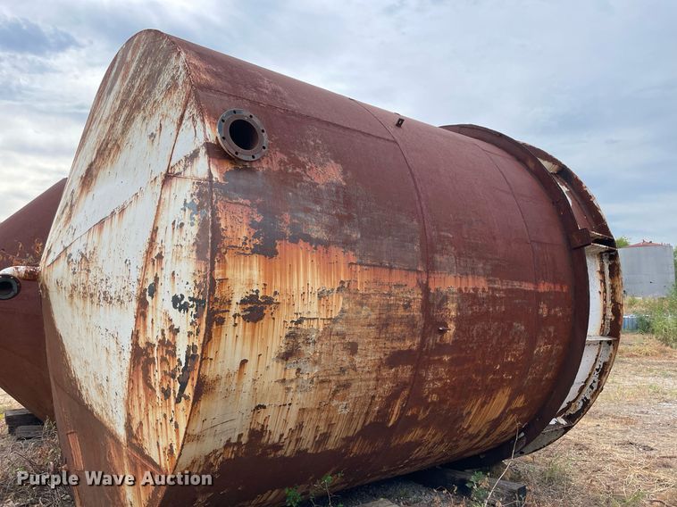 image for item DM0381 (2) carbon steel tanks