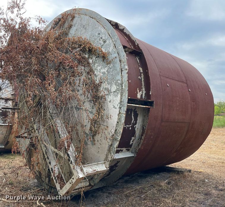 image for item DM0382 (3) stainless steel lined tanks