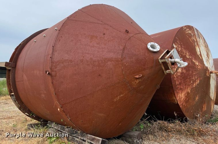 image for item DM0382 (3) stainless steel lined tanks
