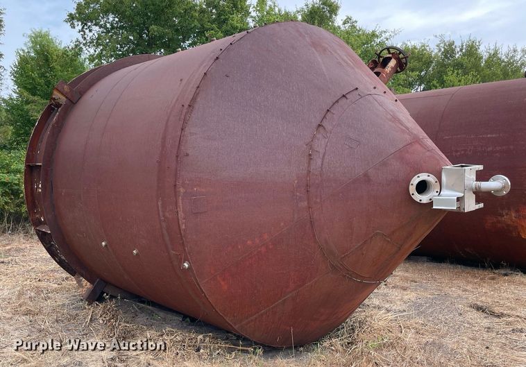 image for item DM0385 Cone bottom stainless steel lined tank