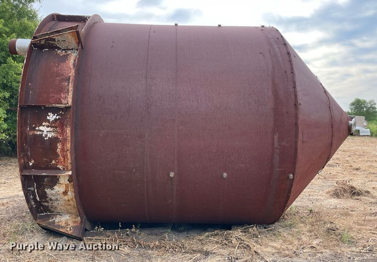 image for item DM0385 Cone bottom stainless steel lined tank