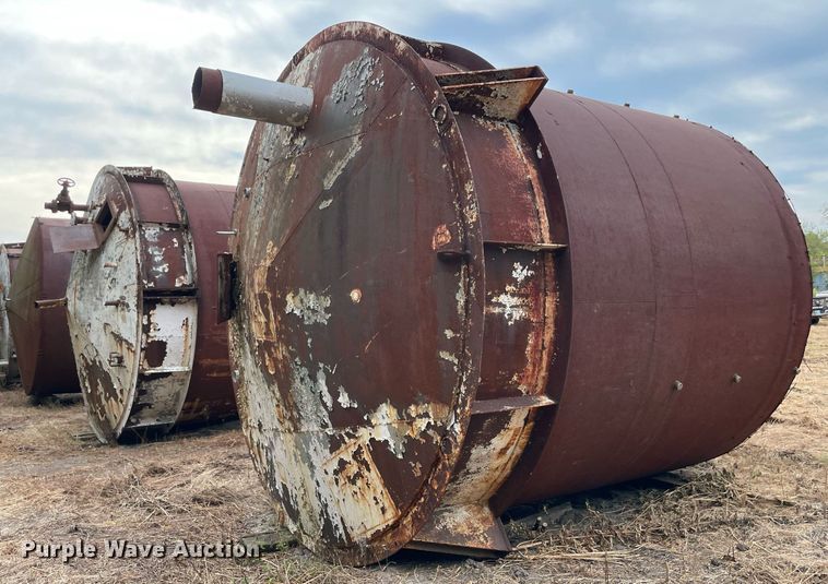 image for item DM0385 Cone bottom stainless steel lined tank