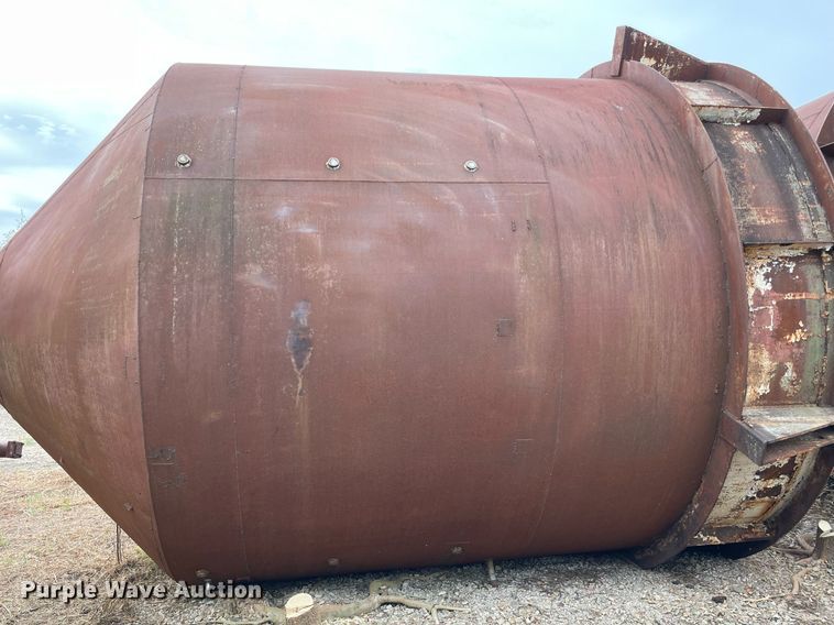 image for item DM0389 (3) stainless steel lined tanks