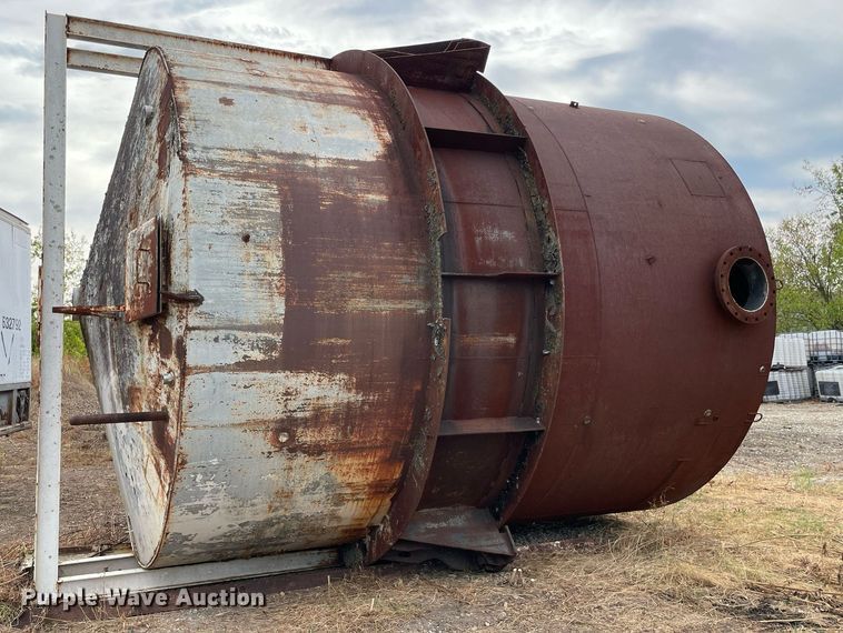 image for item DM0389 (3) stainless steel lined tanks