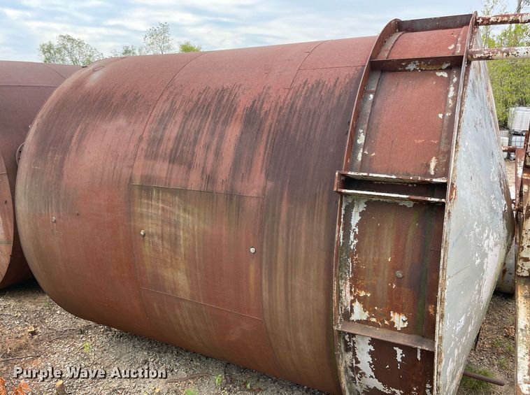 image for item DM0389 (3) stainless steel lined tanks