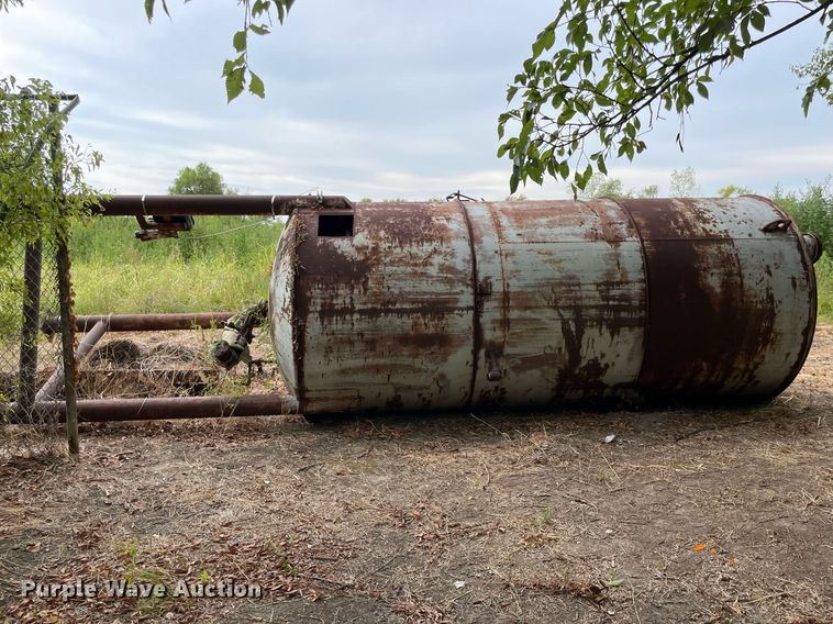 image for item DM0391 (3) steel tanks
