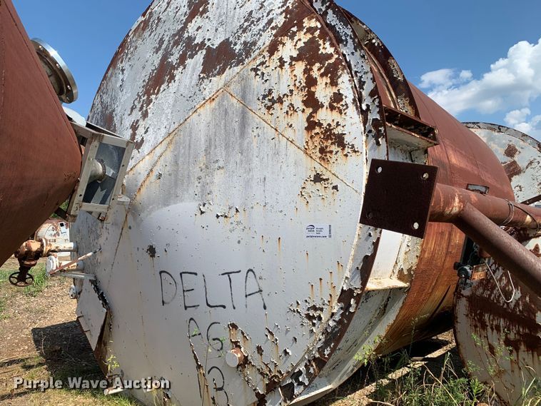 image for item DM0391 (3) steel tanks