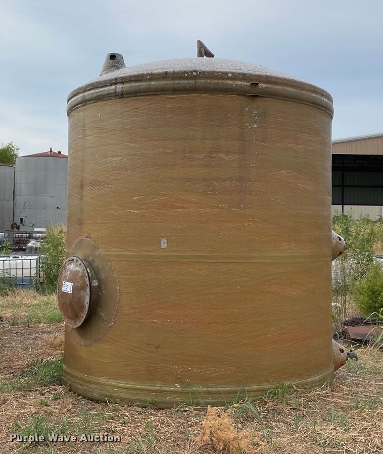 image for item DM0396 (2) fiberglass tanks