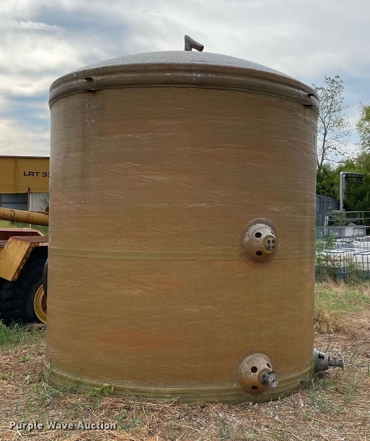 image for item DM0396 (2) fiberglass tanks