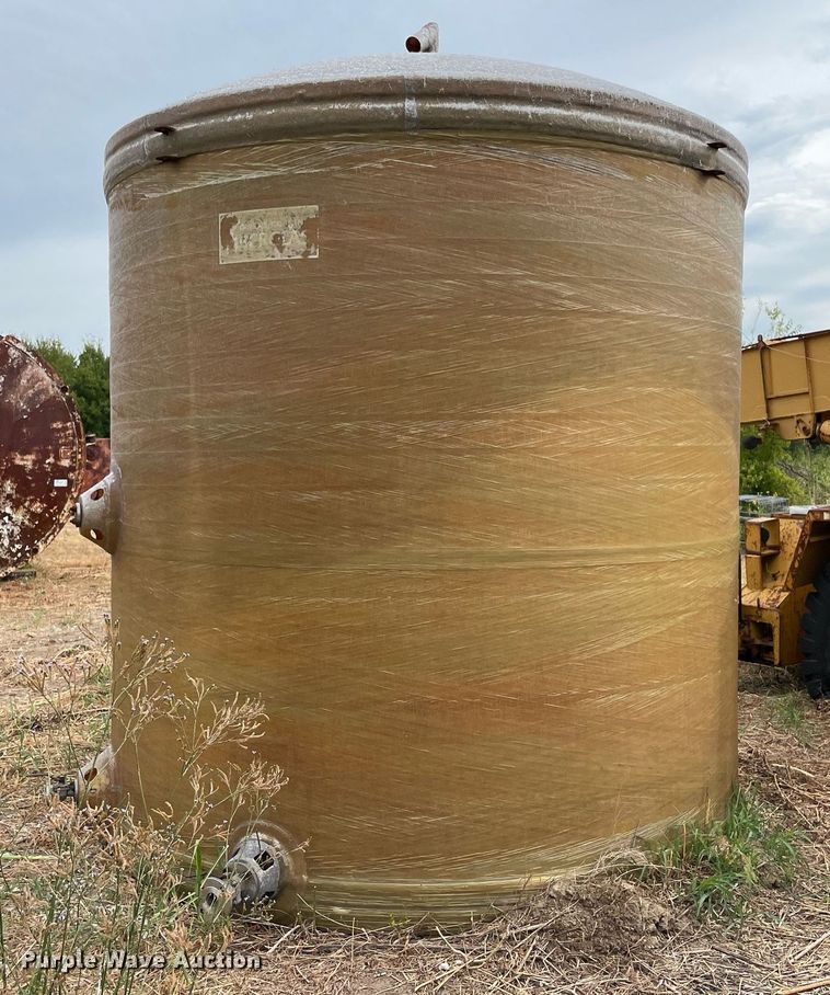 image for item DM0396 (2) fiberglass tanks