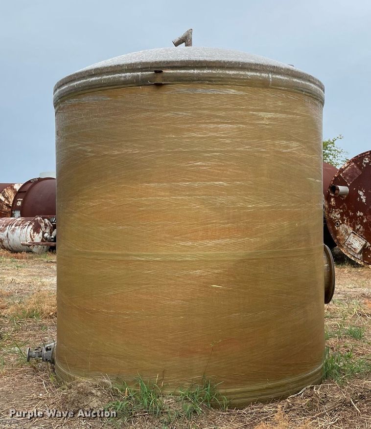 image for item DM0396 (2) fiberglass tanks