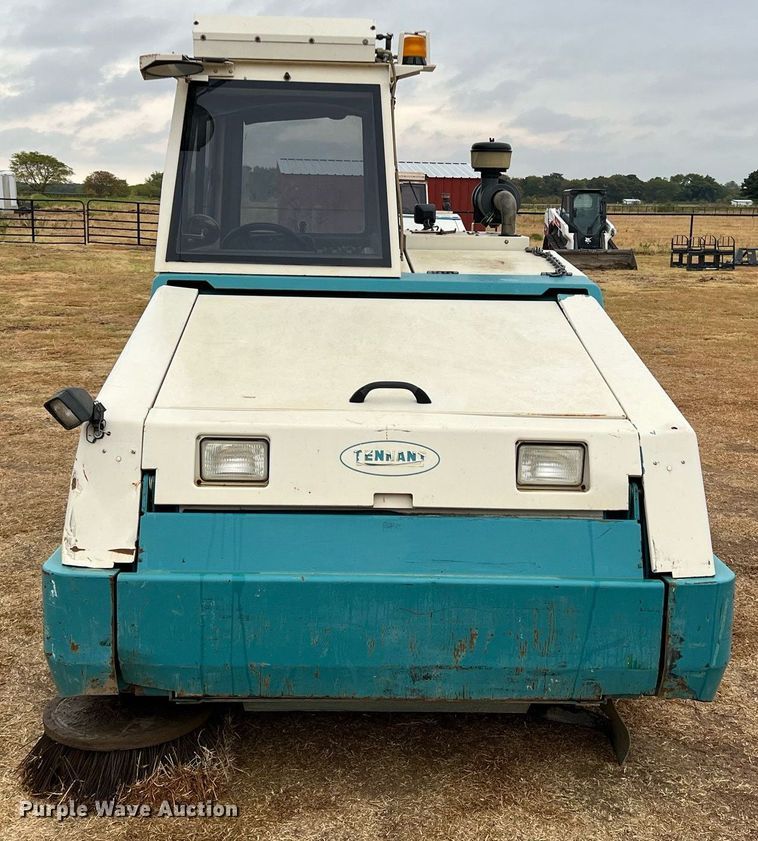 image for item DN3151 Tennant 800  sweeper