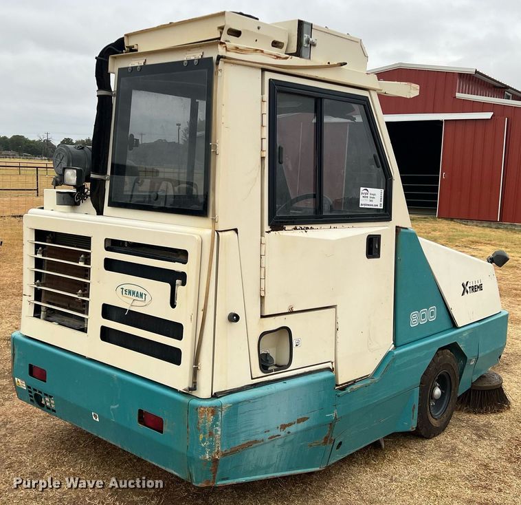 image for item DN3151 Tennant 800  sweeper