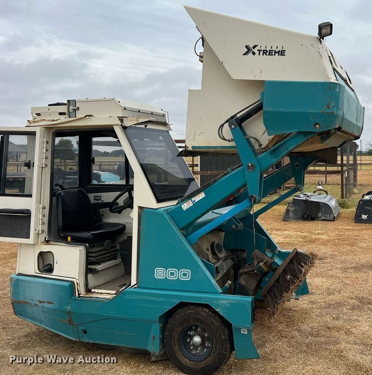 image for item DN3151 Tennant 800  sweeper