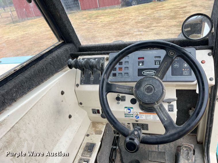 image for item DN3151 Tennant 800  sweeper