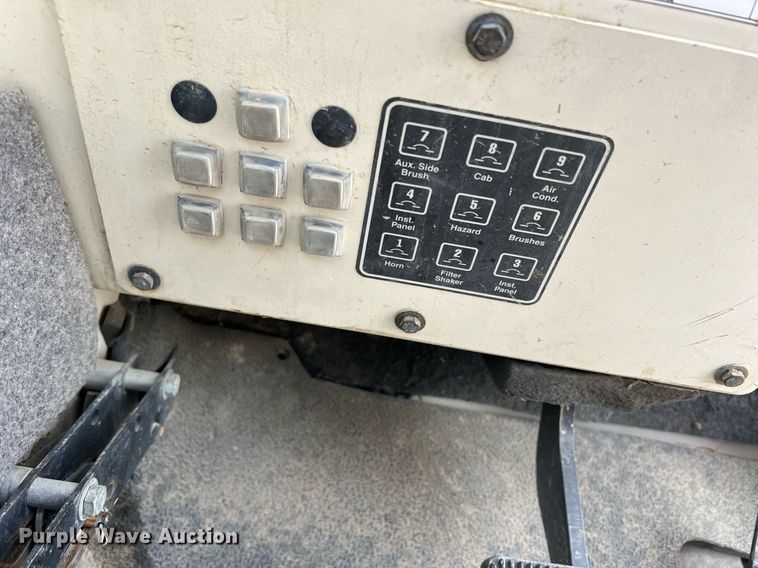 image for item DN3151 Tennant 800  sweeper