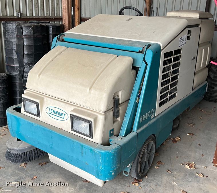 image for item DN3154 Tennant  sweeper