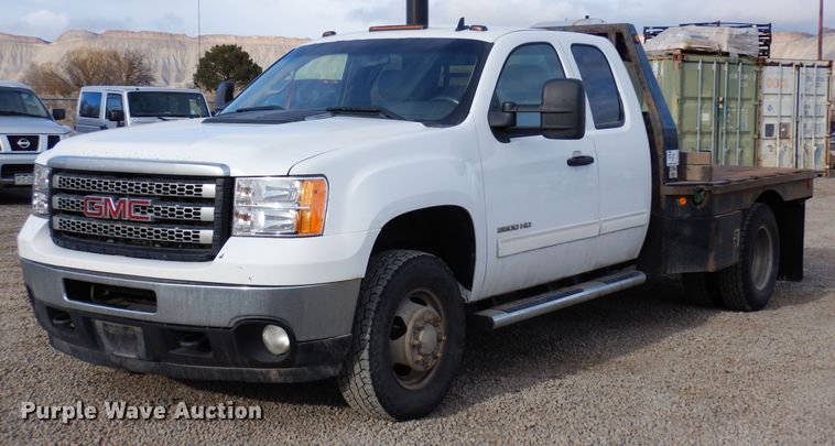 image for item DN6299 2013 GMC Sierra 3500HD  Ext. Cab flatbed truck