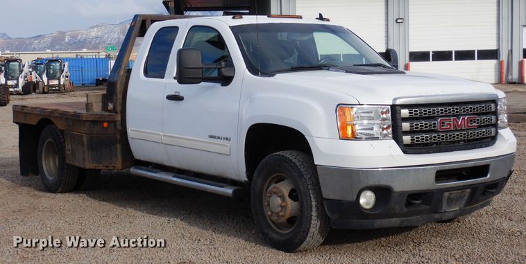 image for item DN6299 2013 GMC Sierra 3500HD  Ext. Cab flatbed truck