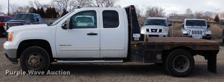 image for item DN6299 2013 GMC Sierra 3500HD  Ext. Cab flatbed truck
