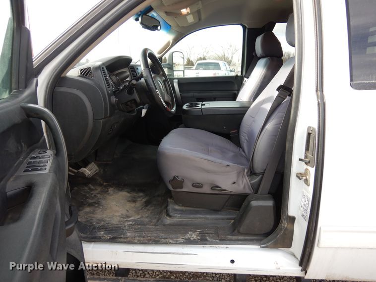 image for item DN6299 2013 GMC Sierra 3500HD  Ext. Cab flatbed truck