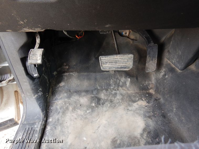 image for item DN6299 2013 GMC Sierra 3500HD  Ext. Cab flatbed truck