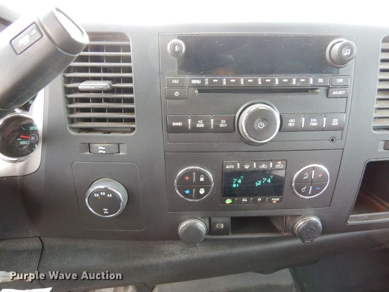 image for item DN6299 2013 GMC Sierra 3500HD  Ext. Cab flatbed truck