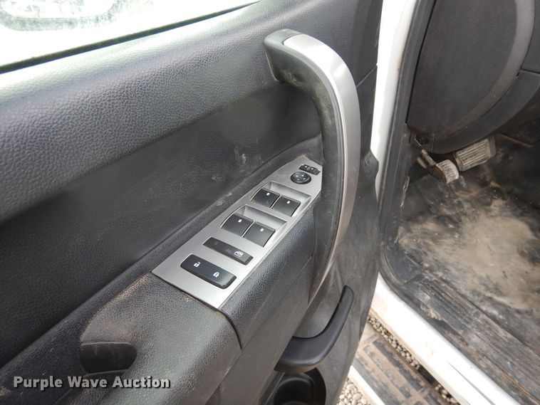 image for item DN6299 2013 GMC Sierra 3500HD  Ext. Cab flatbed truck