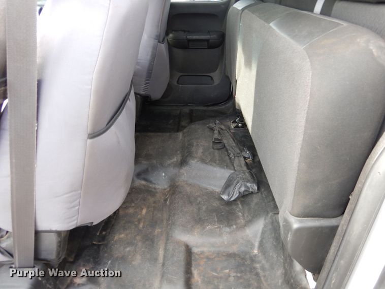 image for item DN6299 2013 GMC Sierra 3500HD  Ext. Cab flatbed truck