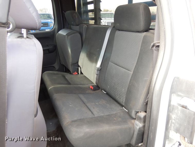 image for item DN6299 2013 GMC Sierra 3500HD  Ext. Cab flatbed truck