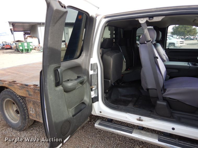 image for item DN6299 2013 GMC Sierra 3500HD  Ext. Cab flatbed truck