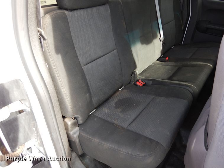 image for item DN6299 2013 GMC Sierra 3500HD  Ext. Cab flatbed truck