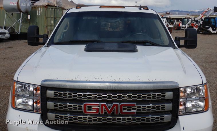 image for item DN6299 2013 GMC Sierra 3500HD  Ext. Cab flatbed truck