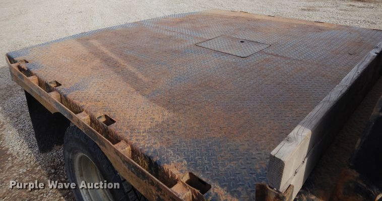 image for item DN6299 2013 GMC Sierra 3500HD  Ext. Cab flatbed truck