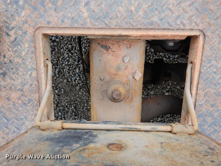 image for item DN6299 2013 GMC Sierra 3500HD  Ext. Cab flatbed truck