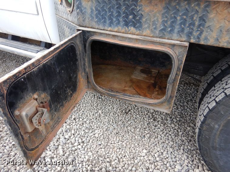 image for item DN6299 2013 GMC Sierra 3500HD  Ext. Cab flatbed truck