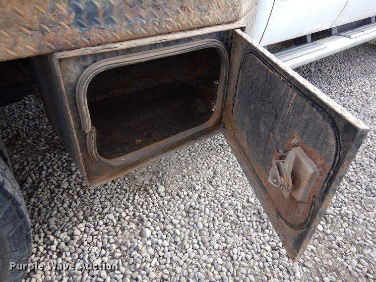 image for item DN6299 2013 GMC Sierra 3500HD  Ext. Cab flatbed truck