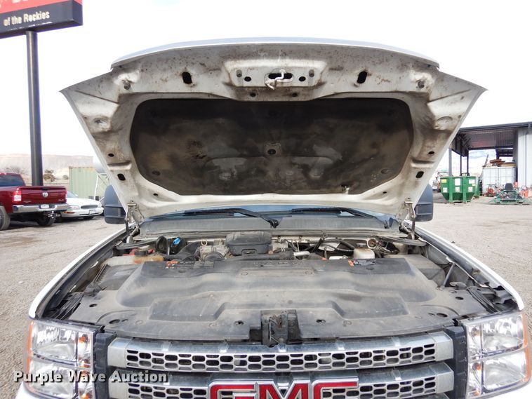 image for item DN6299 2013 GMC Sierra 3500HD  Ext. Cab flatbed truck