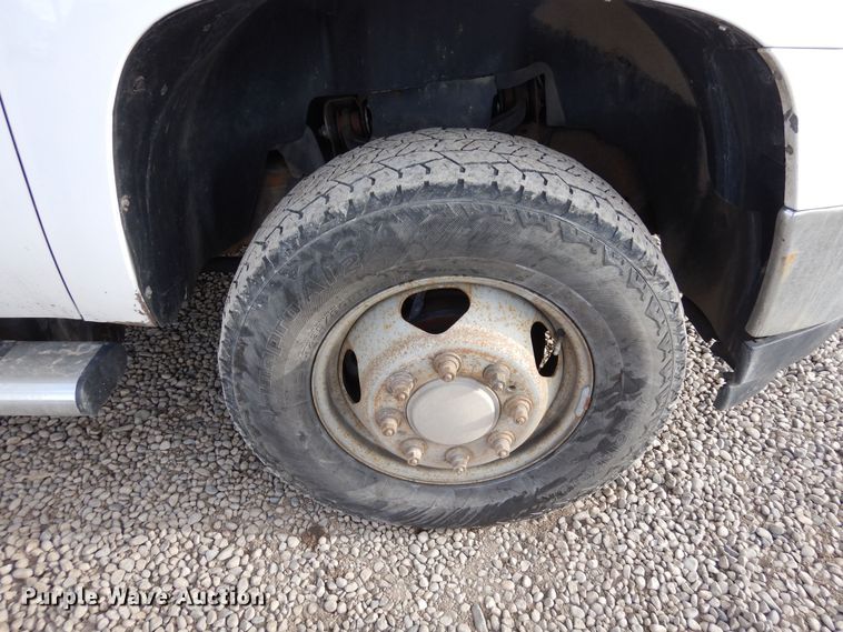 image for item DN6299 2013 GMC Sierra 3500HD  Ext. Cab flatbed truck