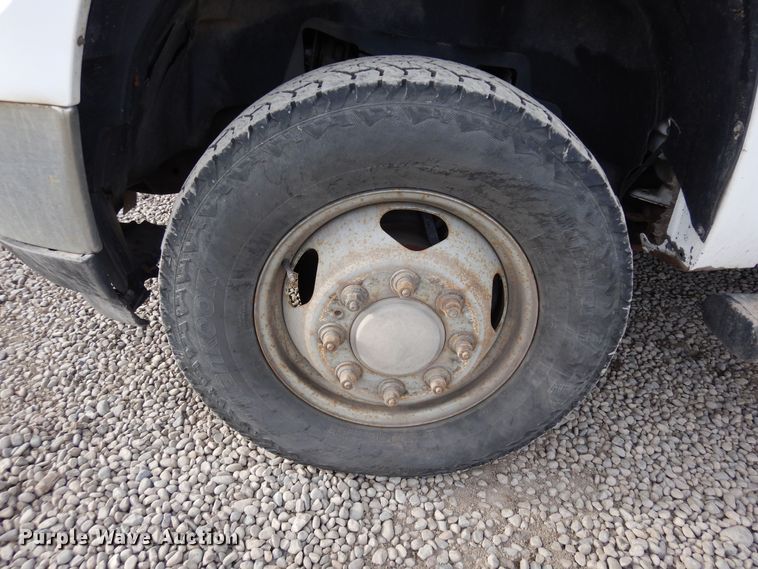 image for item DN6299 2013 GMC Sierra 3500HD  Ext. Cab flatbed truck