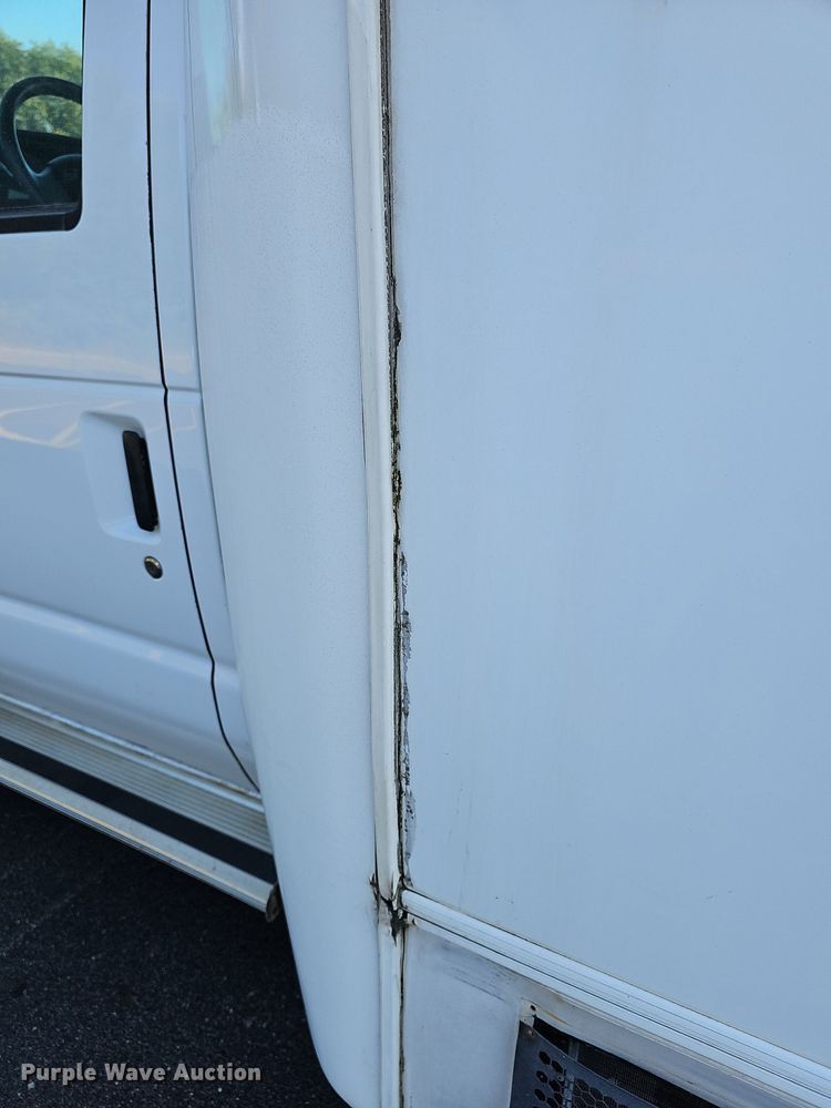 image for item DN8721 2007 Ford E450  shuttle bus