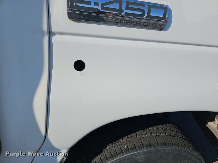 image for item DN8721 2007 Ford E450  shuttle bus