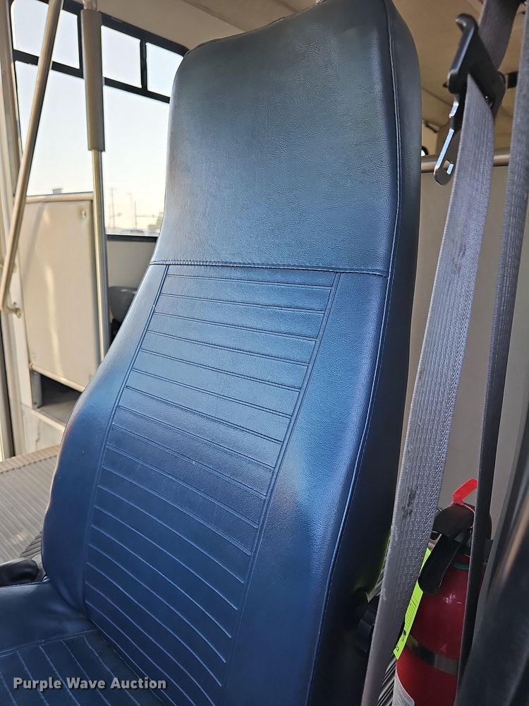 image for item DN8721 2007 Ford E450  shuttle bus